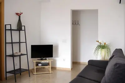 Una televisión o centro de entretenimiento en Aparthotel Iris