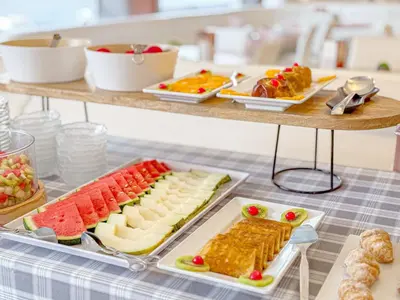 Comida en o cerca de este hotel