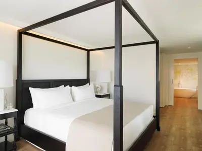 Cama o camas de una habitación en Hotel Camiral - The Leading Hotels of the World