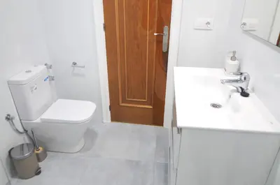 Un baño de HomeHolidaysRentals SantMartin - Costa Barcelona