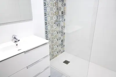 Un baño de HomeHolidaysRentals SantMartin - Costa Barcelona