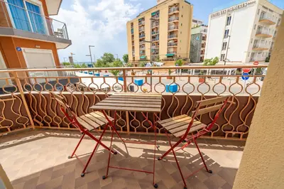 Un balcón o terraza de HomeHolidaysRentals SantMartin - Costa Barcelona