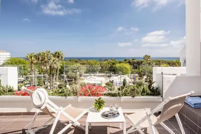 Un balcón o terraza de AQUA Hotel Aquamarina & Spa