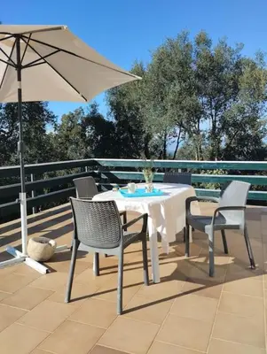 Un balcón o terraza de Casa adossada de camp prop de la Costa Brava