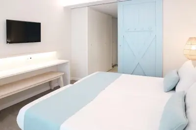 Cama o camas de una habitación en KAKTUS Hotel Kaktus Playa