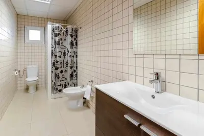 Un baño de Can Bugantó - amplia casa con piscina y jardín