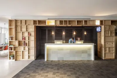 El salón o zona de bar de AQUA Hotel Bertran Park
