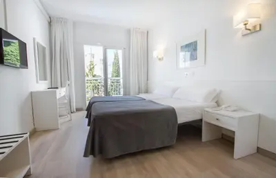 Cama o camas de una habitación en Hotel Garbi Park & AquaSplash