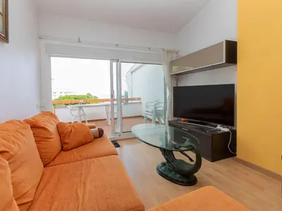 Una televisión o centro de entretenimiento en Apartment Junco by Interhome