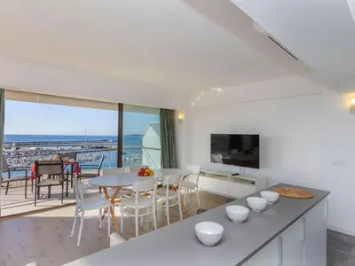 Una televisión o centro de entretenimiento en Apartment Jaume II-2 by Interhome