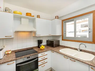 Una cocina o zona de cocina en Apartment Albaniz by Interhome
