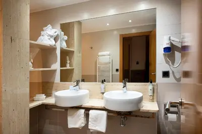 Un baño de Hotel Palau de Girona
