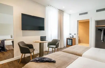 Una televisión o centro de entretenimiento en Peninsular