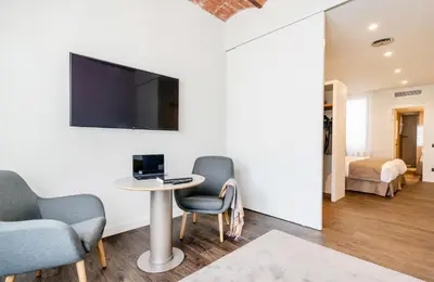 Una televisión o centro de entretenimiento en Peninsular