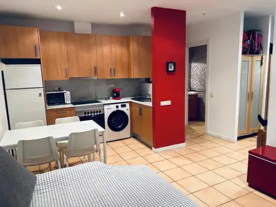 Una cocina o zona de cocina en Céntrico apartamento a 150 metros de la playa. Parking*