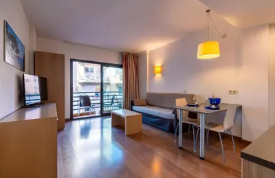 Una televisión o centro de entretenimiento en Almirall Apartaments