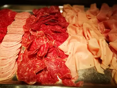 Comida en o cerca de este hotel