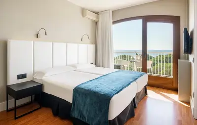 Cama o camas de una habitación en Ilunion Caleta Park