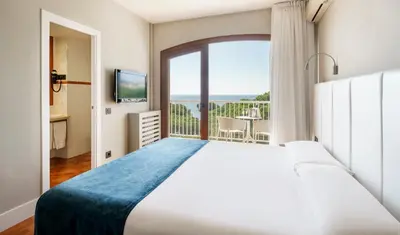 Cama o camas de una habitación en Ilunion Caleta Park