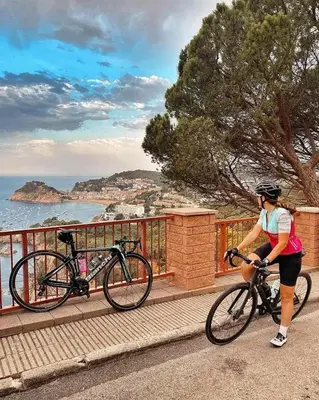 Montar en bicicleta en Josep Folch – Centro, Parking y A/C Tossa o alrededores
