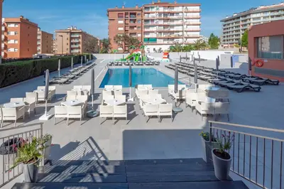 Piscina en o cerca de Fenals Garden