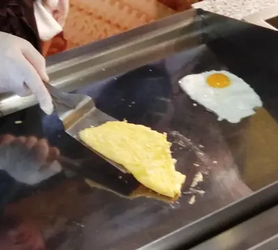 Comida en o cerca de este hotel