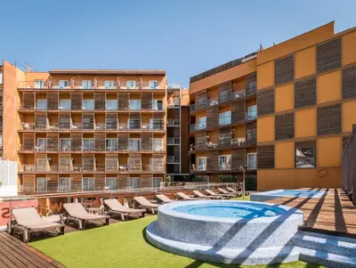 Piscina en o cerca de ALEGRIA Plaza Paris & Spa 4 SUP