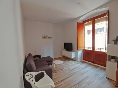 Una televisión o centro de entretenimiento en Piso Allada 2 Ref 1196