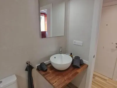 Un baño de Piso Allada 1 Ref 1195
