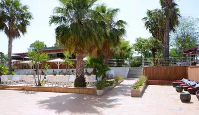 Jardín al aire libre en Don Angel & SPA & Padel- Adults Recommended
