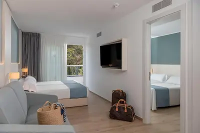 Cama o camas de una habitación en Costa Encantada Suites & Resort