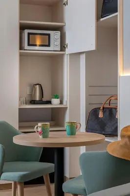 Una cocina o zona de cocina en Costa Encantada Suites & Resort