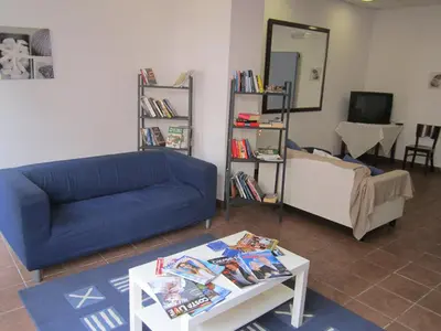 Una televisión o centro de entretenimiento en Hotel del Mar