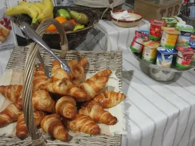 Comida en o cerca de este hotel
