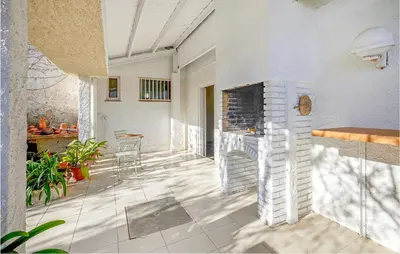 Plano de 3 Bedroom Lovely Home In Breda