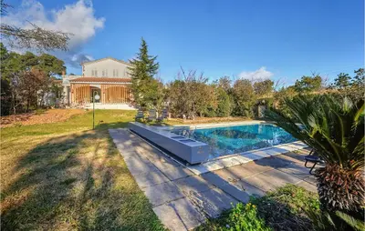Piscina en o cerca de 3 Bedroom Lovely Home In Breda