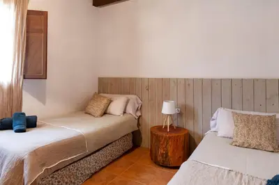 Cama o camas de una habitación en LOS TILOS Casa rural en el campo.