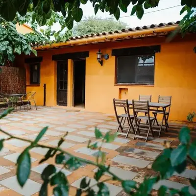 LAS GLICINIAS casa rural en el campo