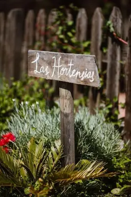 Jardín al aire libre en Las HORTENSIAS casa rural en el campo