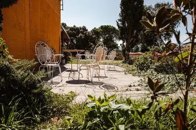 Jardín al aire libre en La Viña. Casa rural en el campo