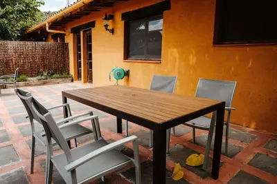 Un patio o zona al aire libre en La Viña. Casa rural en el campo