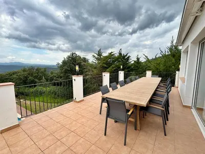 Vista general de una montaña o vista desde la villa