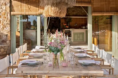 Un restaurante o sitio para comer en Mas del Suro Costa Brava - BY EMERALD STAY
