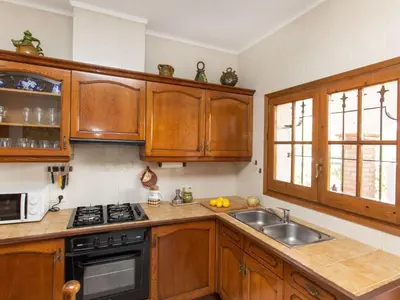 Una cocina o zona de cocina en Holiday Home Belloc II by Interhome