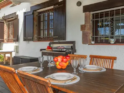 Una cocina o zona de cocina en Holiday Home Nimes by Interhome