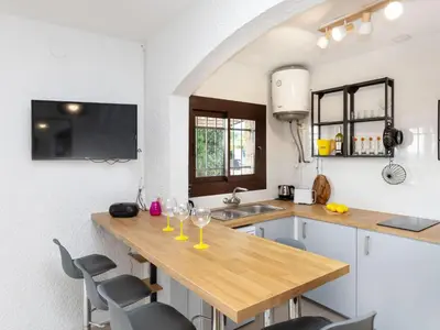 Una cocina o zona de cocina en Holiday Home Nimes by Interhome