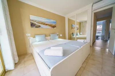 Cama o camas de una habitación en HomeHolidaysRentals Liberty - Costa Barcelona