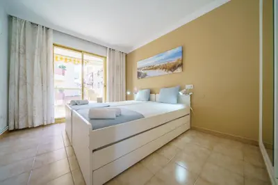 Cama o camas de una habitación en HomeHolidaysRentals Liberty - Costa Barcelona