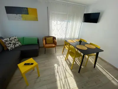 Una televisión o centro de entretenimiento en Apartamentos Rayon Du Soleil
