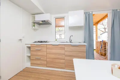 Una cocina o zona de cocina en Albatross Mobile Homes on Camping Cala Canyelles